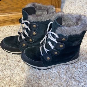 Girl size 2 Sorel boots